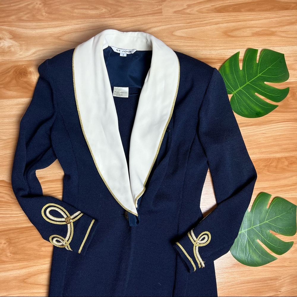 ST JOHN Vintage Signature Knit Navy Jacket with removable white collar size 2
